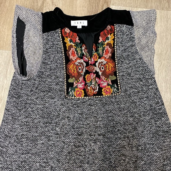 Beautiful unique dress - Picture 3 of 4